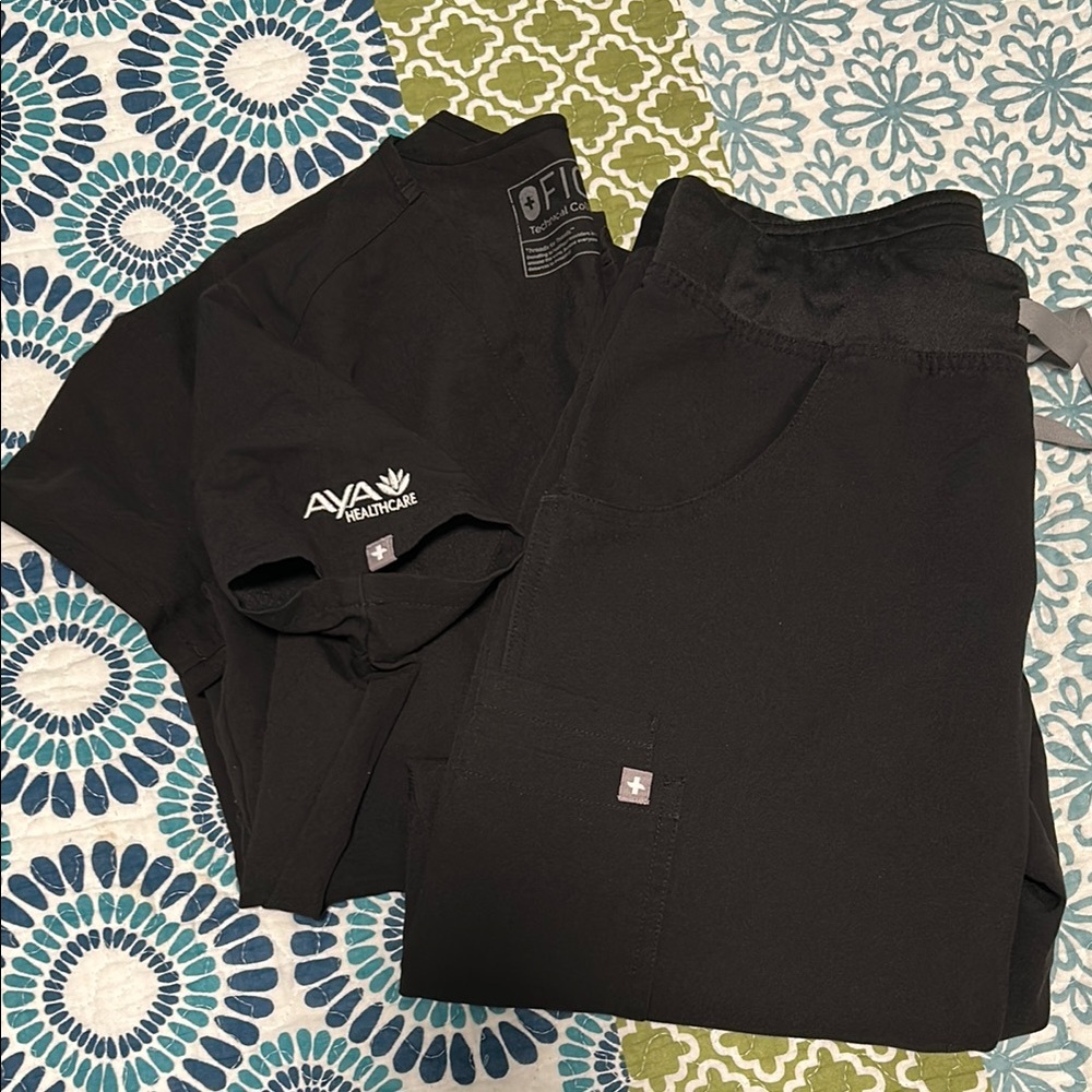 FIGS Set of Black Scrubs 🖤